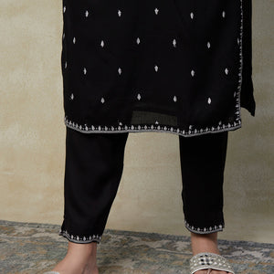 Solid Resham & Zari Embroidered Kurta With Embroidered pants - Black