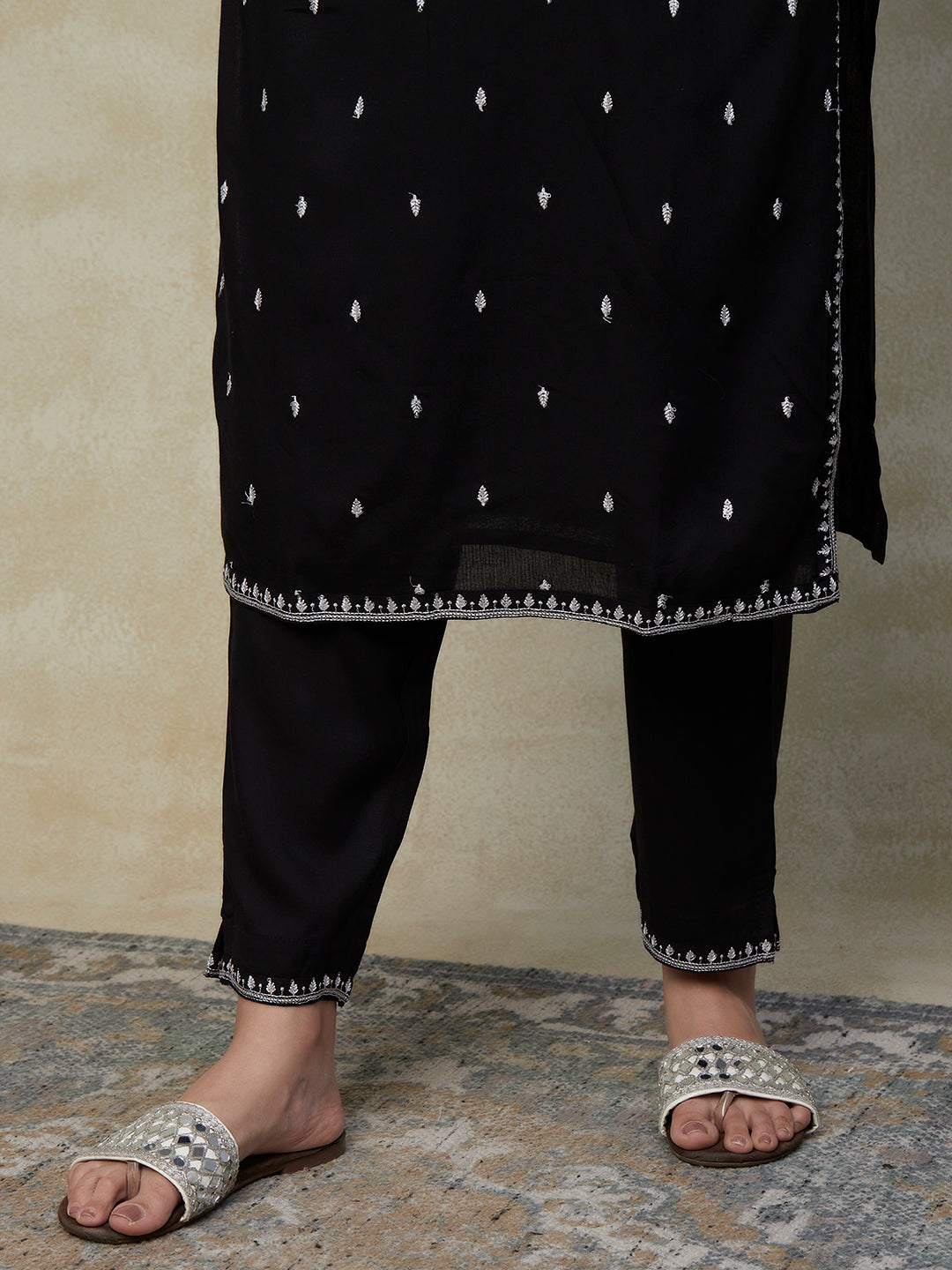 Solid Resham & Zari Embroidered Kurta With Embroidered pants - Black