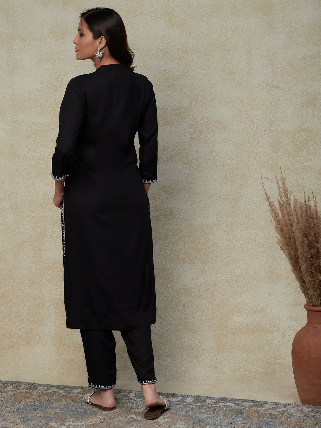 Solid Resham & Zari Embroidered Kurta With Embroidered pants - Black