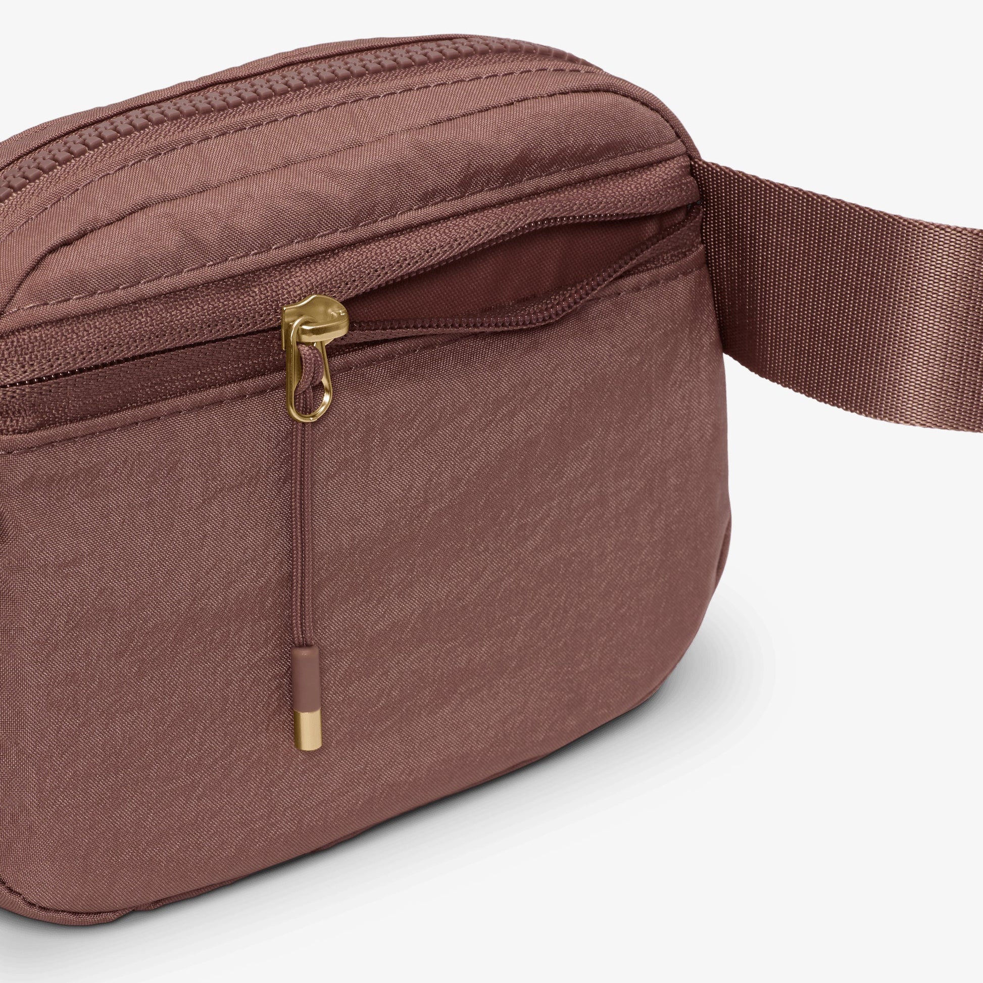 NIKE | AURA CROSSBODY BAG (2L) { SMOKEY MAUVE/LT TRNSPRNT GLD
