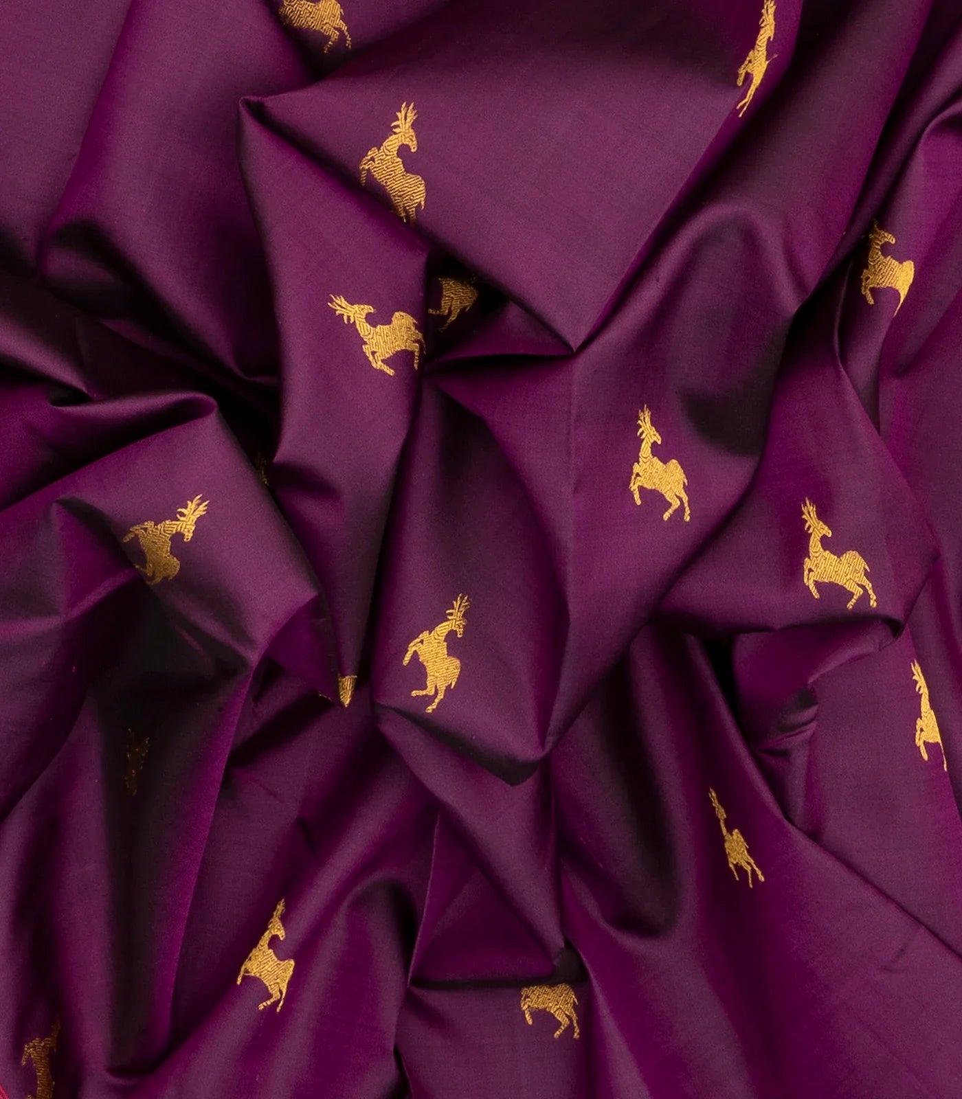 Magenta Handloom Kanchipuram Silk Saree With Deer Zari Buttas