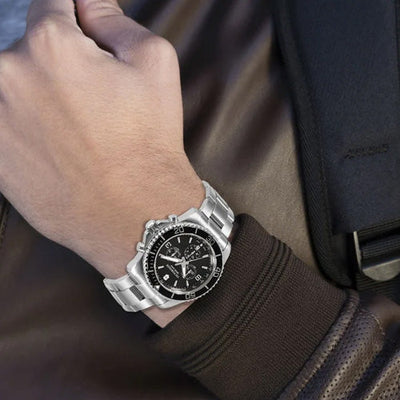 Victorinox Maverick Black Dial Men 43mm 241695