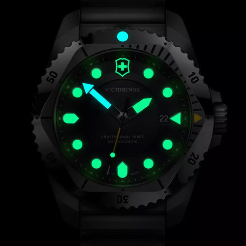 Victorinox Dive Pro Quartz Black Dial Men 43mm 241990