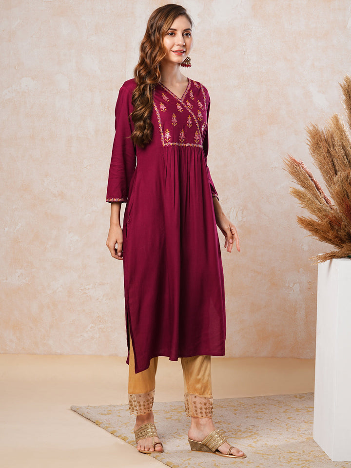 Ethnic Embroidered Solid Straight Fit Kurta - Maroon