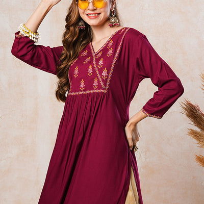Ethnic Embroidered Solid Straight Fit Kurta - Maroon