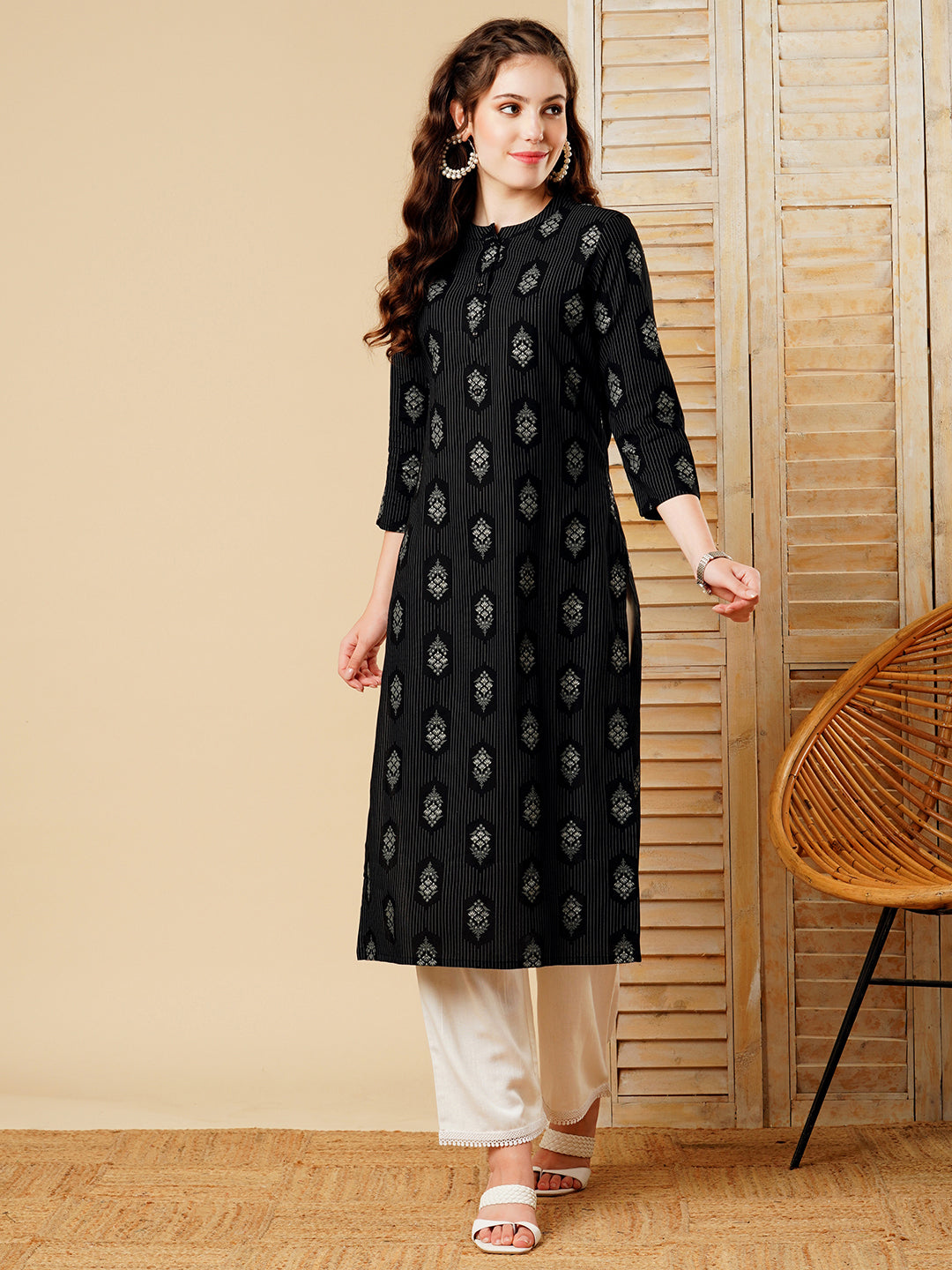 Floral Foil Printed Straight Fit Kurta - Black