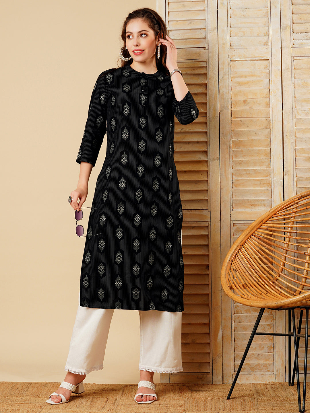 Floral Foil Printed Straight Fit Kurta - Black