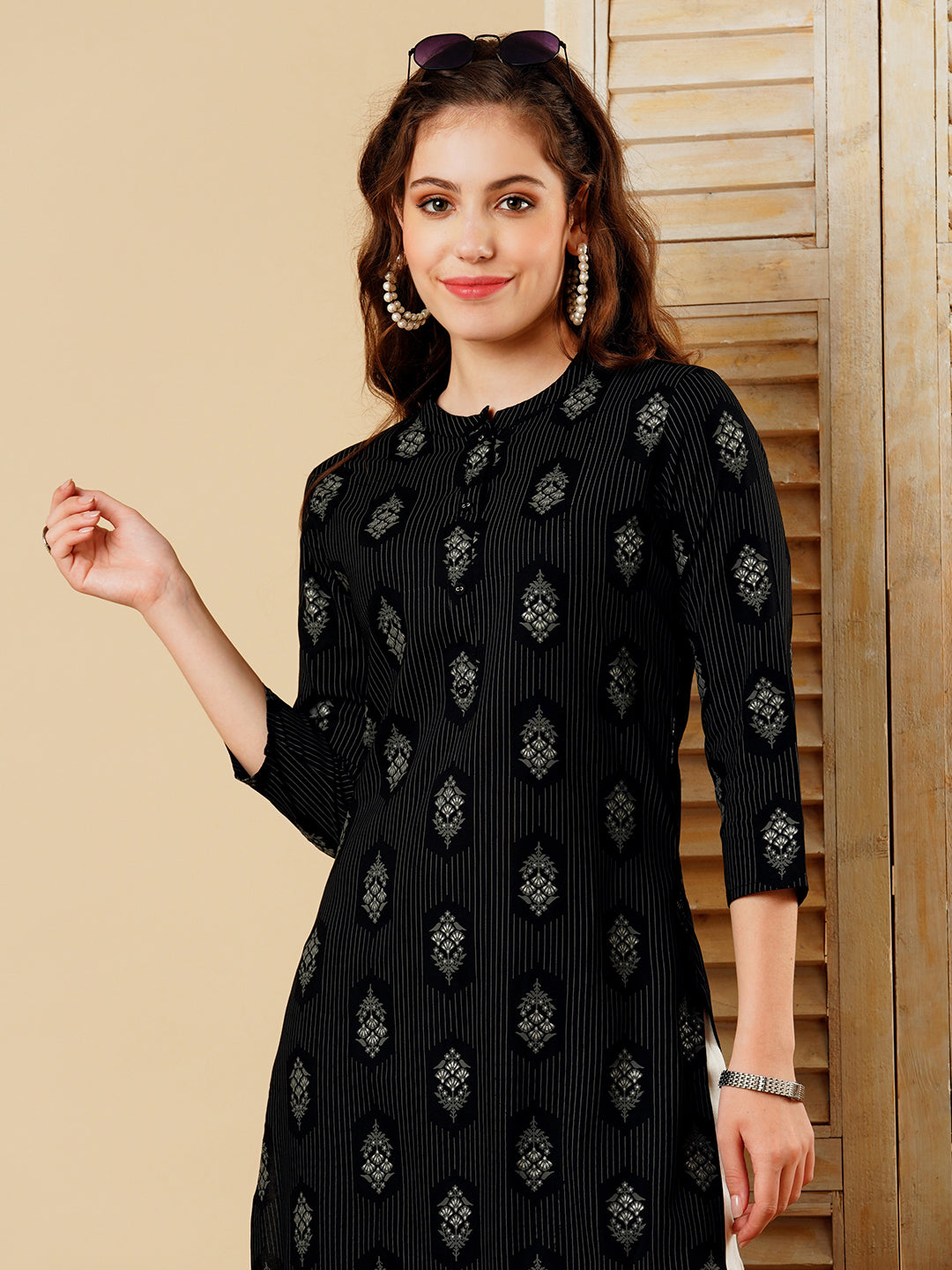 Floral Foil Printed Straight Fit Kurta - Black