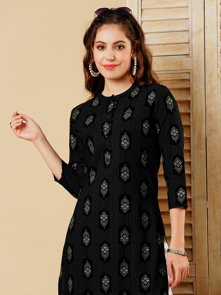 Floral Foil Printed Straight Fit Kurta - Black