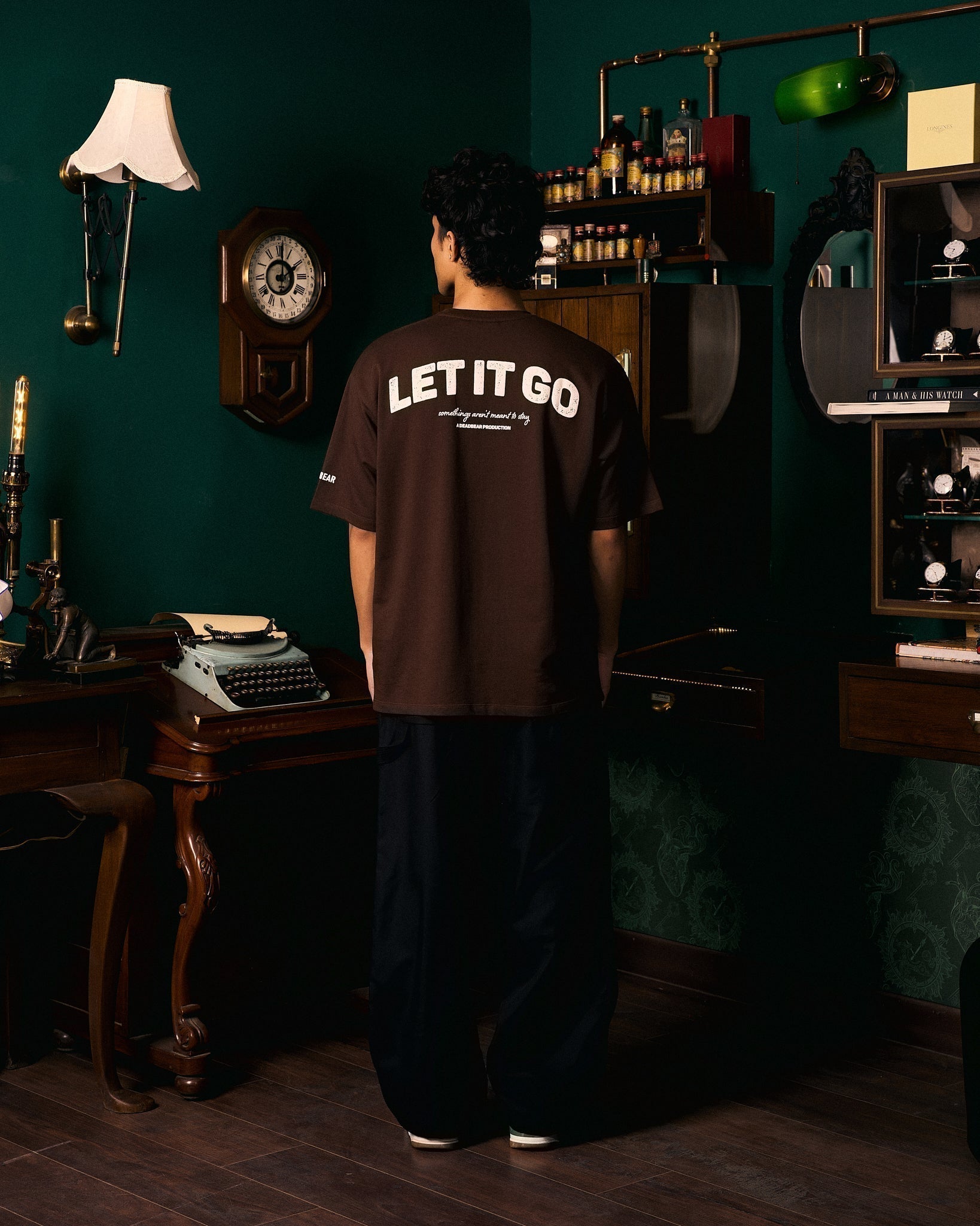 Closure Tee Brown