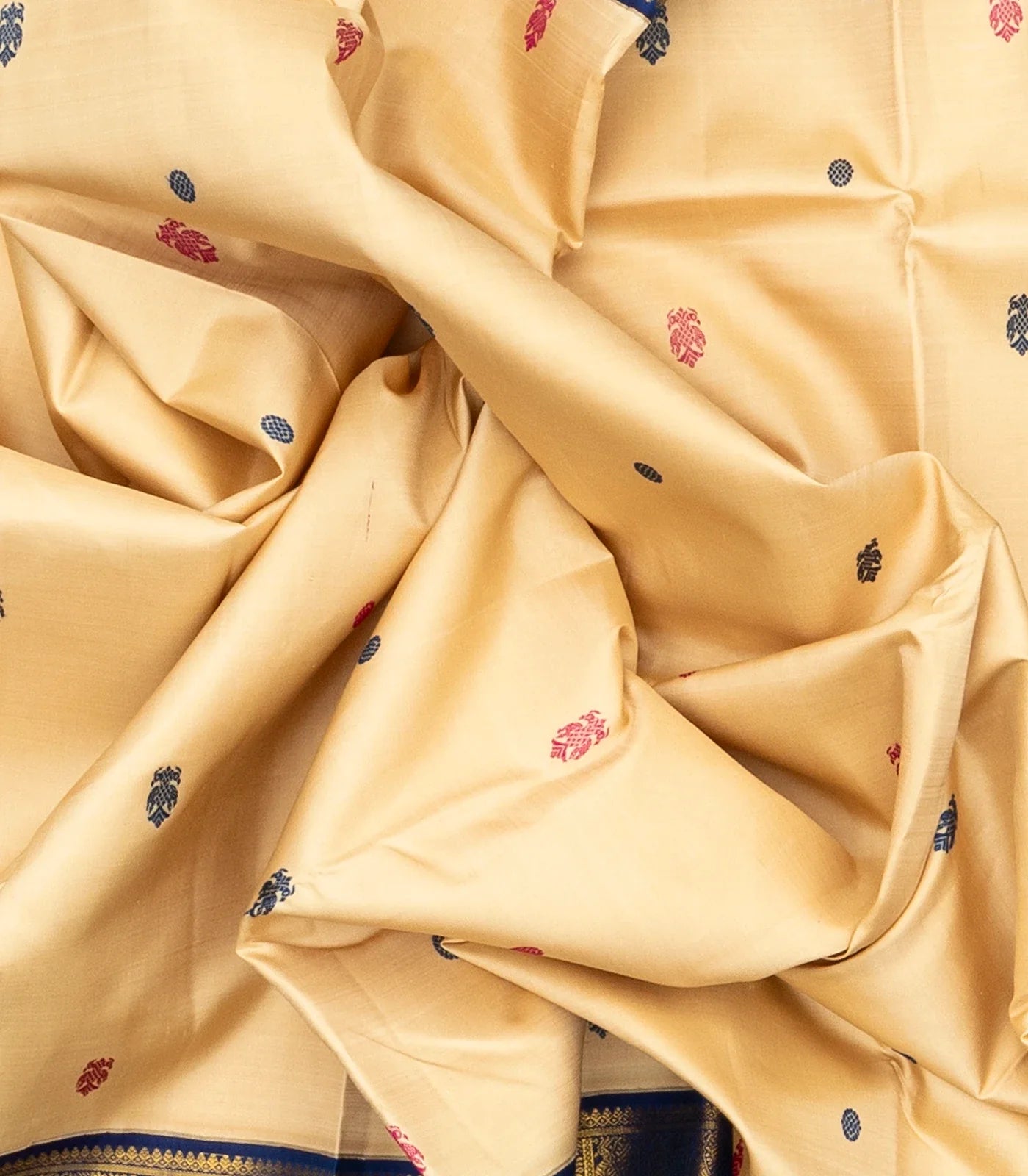 Cream Handloom Kanchipuram Korvai Silk Saree With Silk Buttas