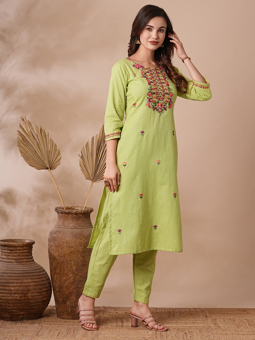 Solid Floral Hand & Embroidered Straight Kurta with Pant - Green