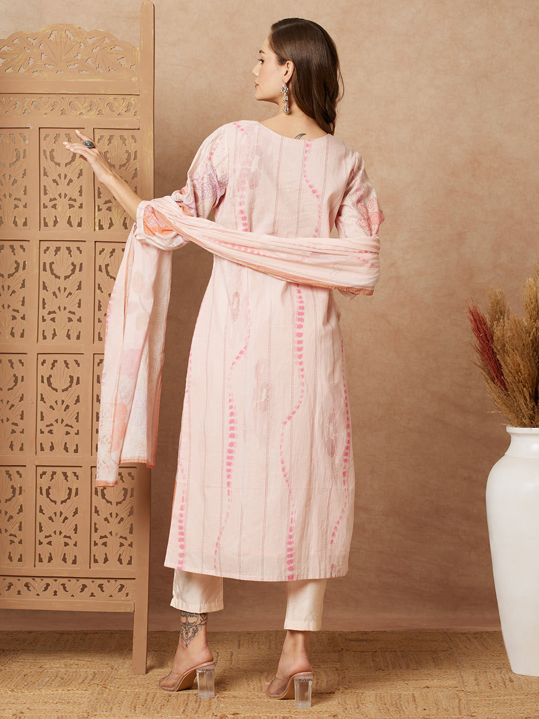 Floral Printed Straight Fit Kurta with Pant & Dupatta - Peach