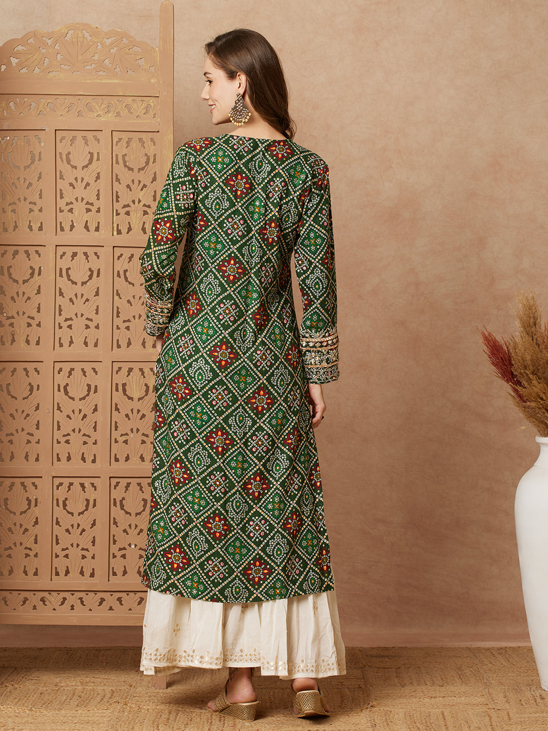 Bandhani Foil Printed & Zari Mirror Embroidered Straight Fit Kurta - Green