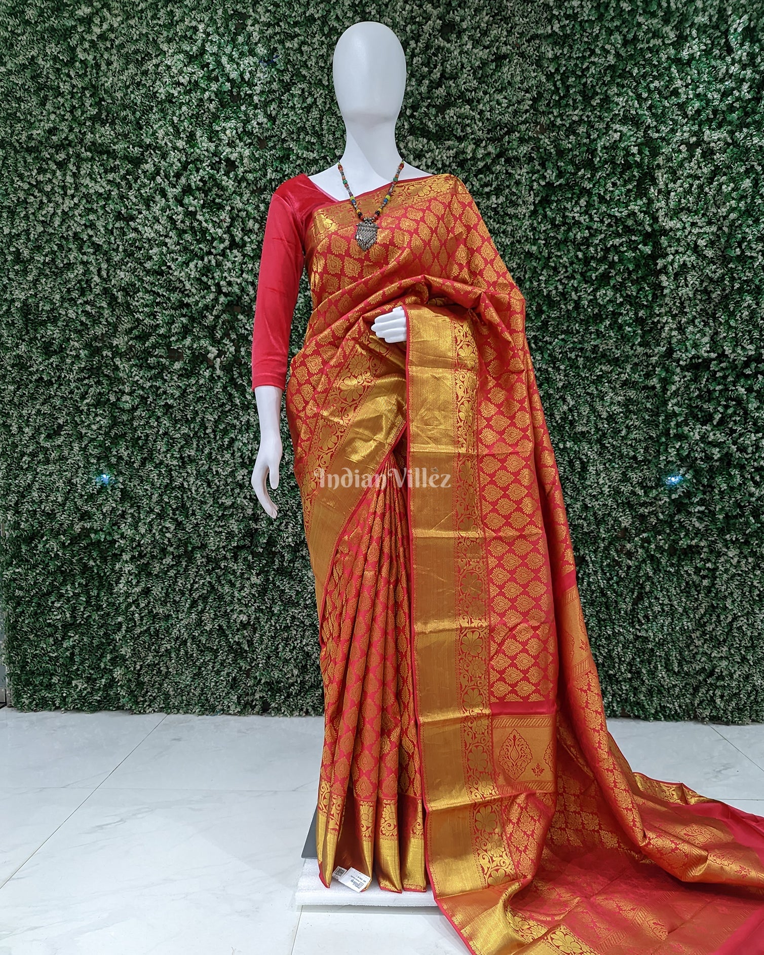 Rani Golden Floral Motif Pure Kanjivaram Silk Saree