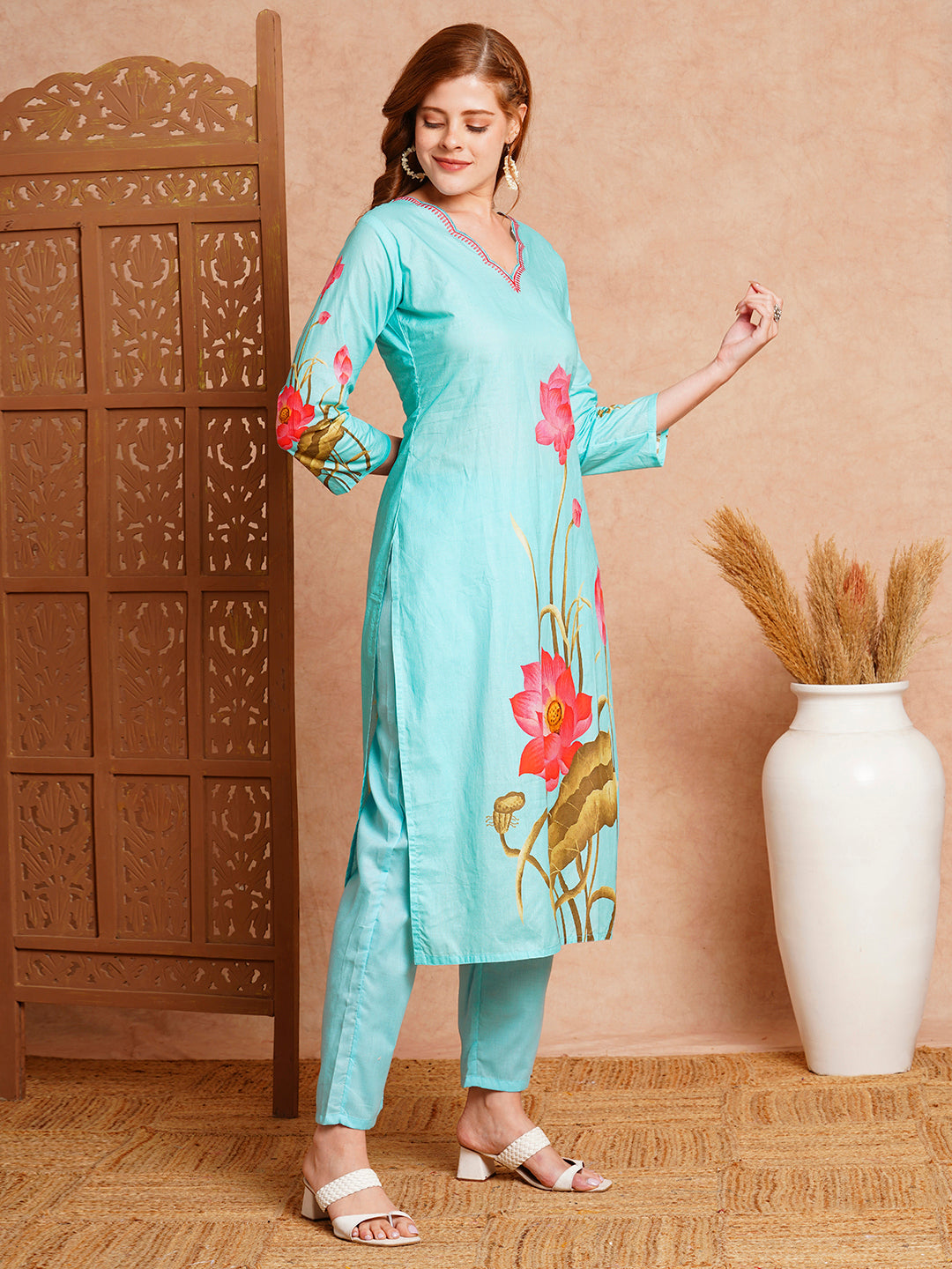 Floral Printed Straight Fit Kurta with Pant - Blue