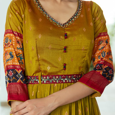 Geometric Foil Printed A-Line Pleated Maxi Dress with Belt - Mustard