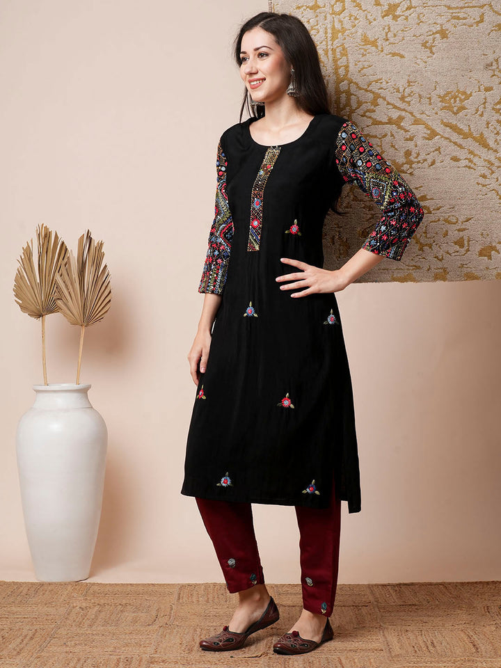 Solid Floral Embroidered Straight Fit Kurta - Black