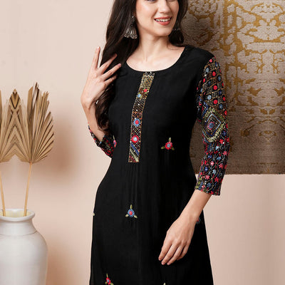 Solid Floral Embroidered Straight Fit Kurta - Black