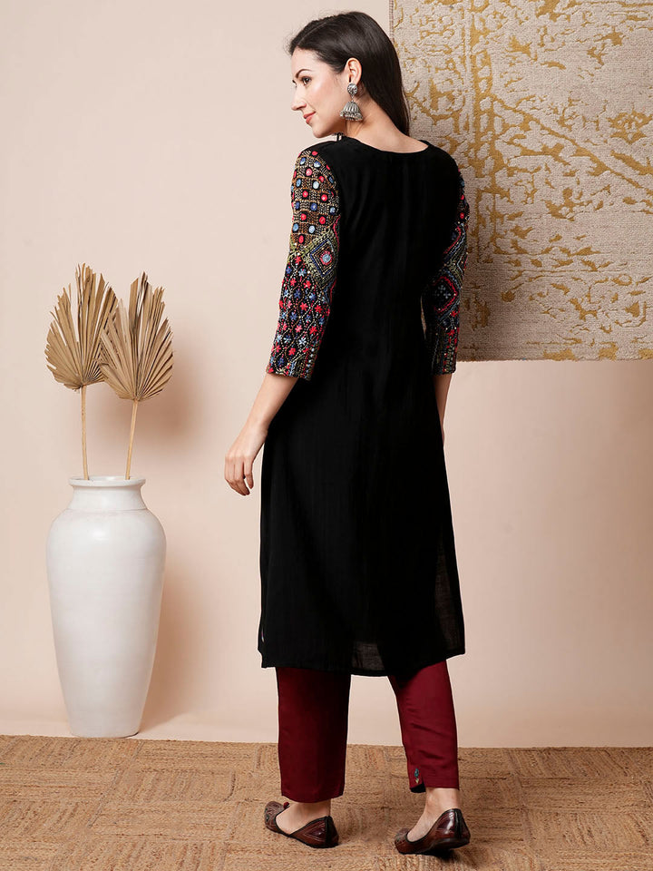 Solid Floral Embroidered Straight Fit Kurta - Black