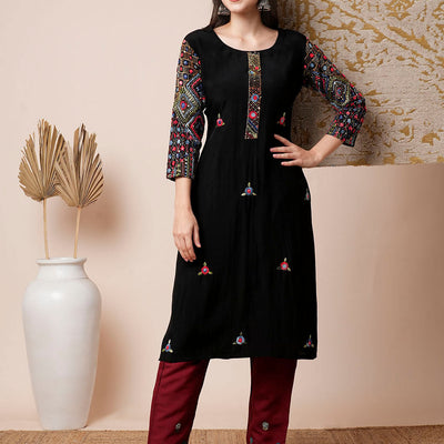 Solid Floral Embroidered Straight Fit Kurta - Black
