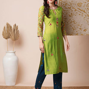 Solid Floral Embroidered Straight Fit Kurta - Green