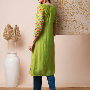 Solid Floral Embroidered Straight Fit Kurta - Green