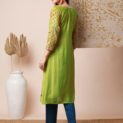 Solid Floral Embroidered Straight Fit Kurta - Green