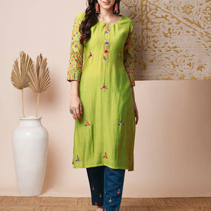 Solid Floral Embroidered Straight Fit Kurta - Green