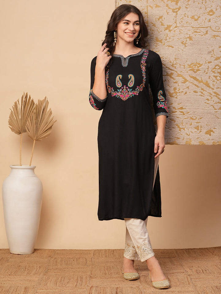 Solid Ethnic Embroidered Straight Fit Kurta - Black