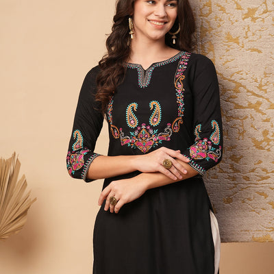 Solid Ethnic Embroidered Straight Fit Kurta - Black
