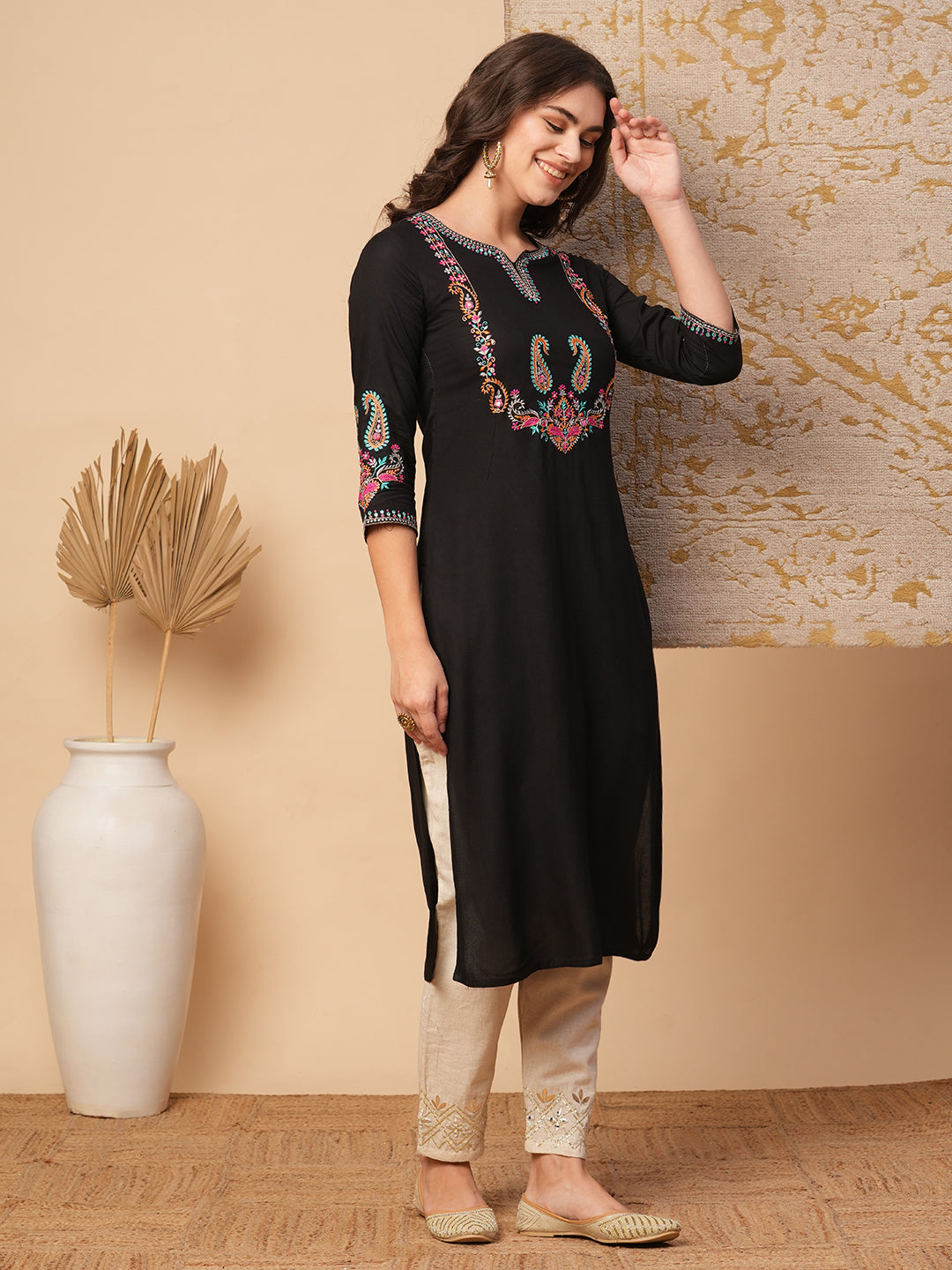 Solid Ethnic Embroidered Straight Fit Kurta - Black