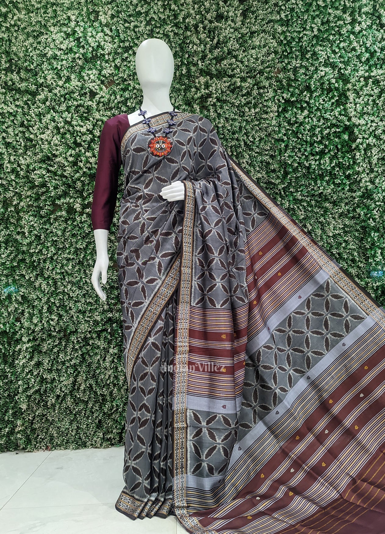 Cement Gray Maroon Floral Motif Sambalpuri Silk Saree