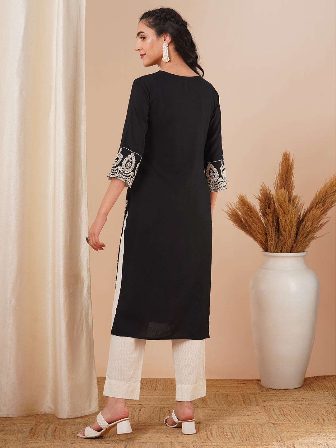 Solid Ethnic Embroidered Straight Fit Kurta - Black