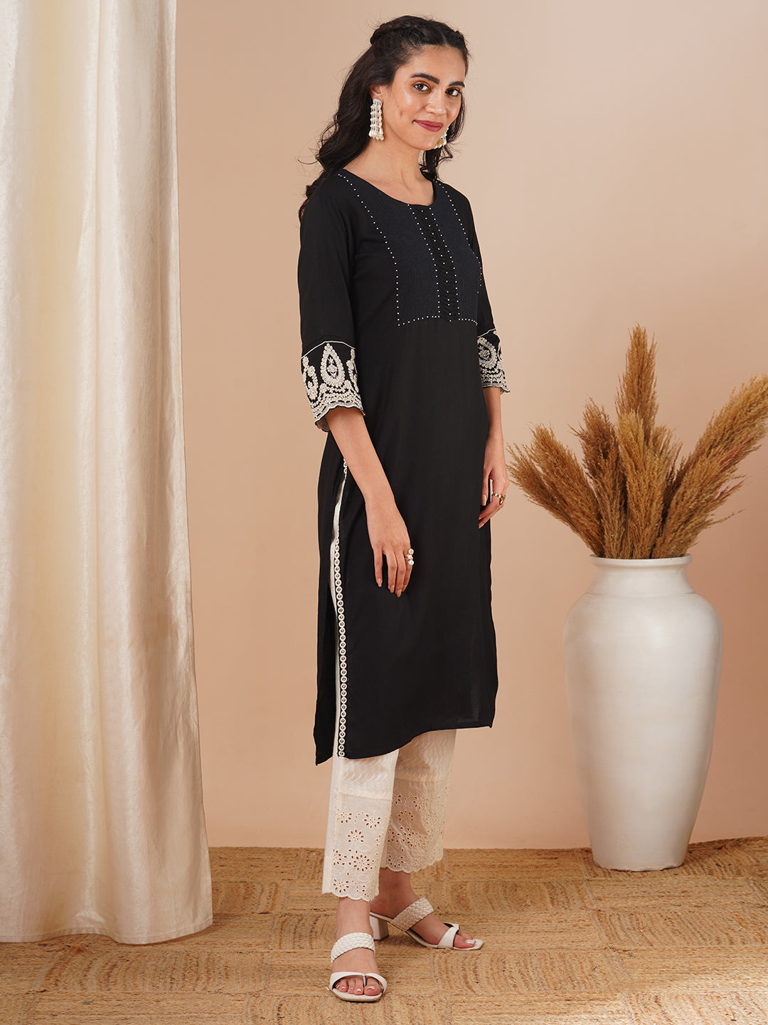 Solid Ethnic Embroidered Straight Fit Kurta - Black