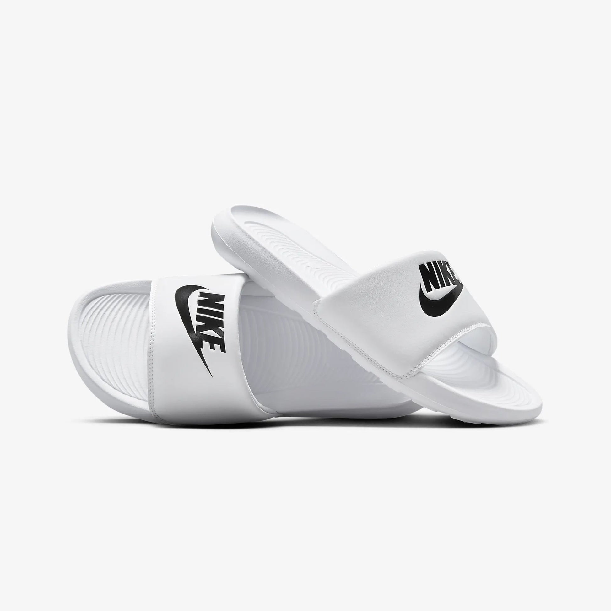 Nike | VICTORI ONE  { WHITE