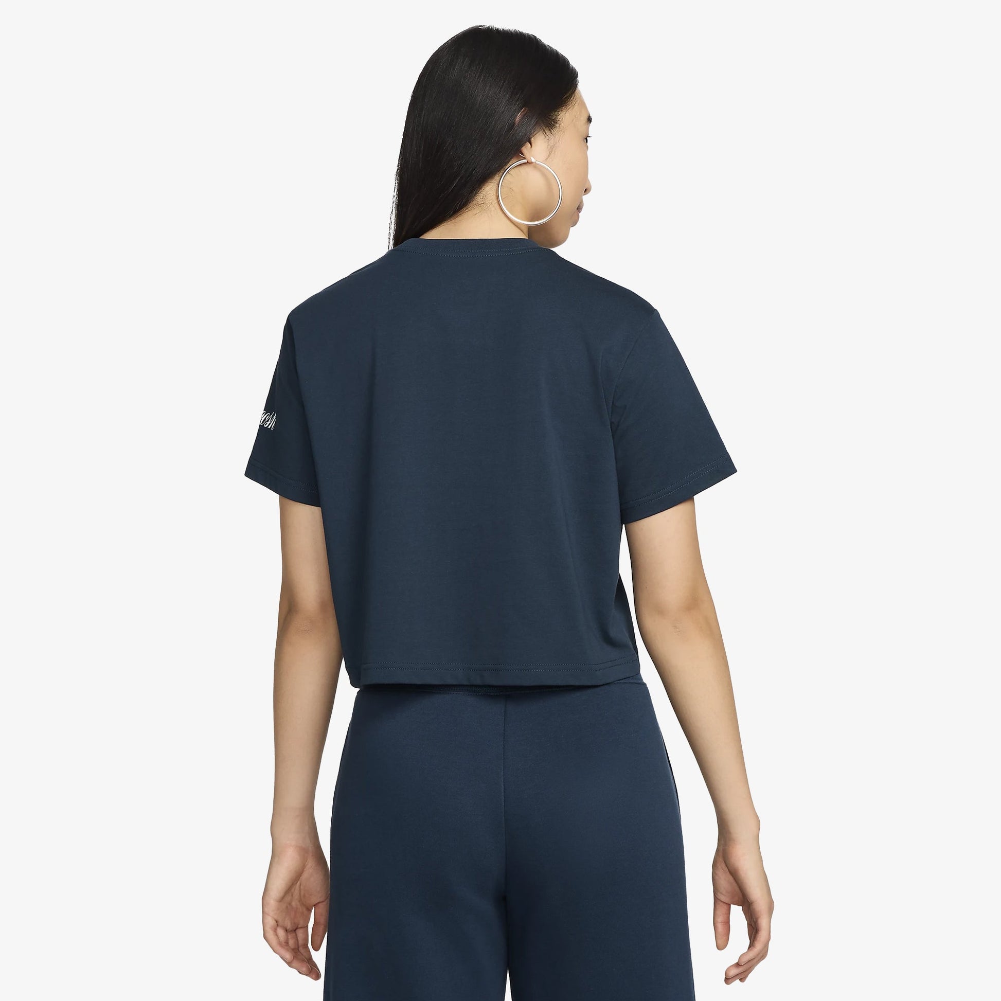 NIKE | SPORTSWEAR LOOSE SHORT-SLEEVE CROPPED T-SHIRT { BLUE