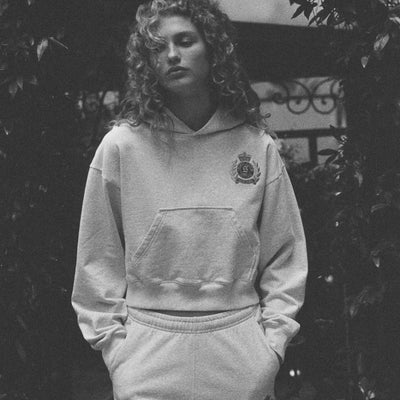 SPORTY & RICH | NY CREST CROPPED HOODIE { GRAY/GOLD