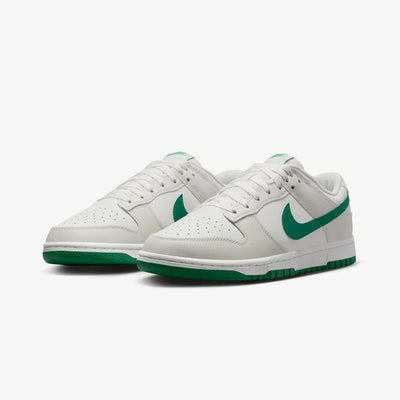 Nike | DUNK LOW RETRO  { SUMMIT WHITE/MALACHITE-PLATINUM TINT