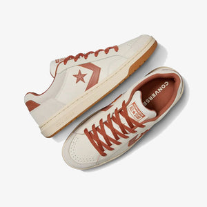 CONVERSE | PRO BLAZE CLASSIC LEATHER & SUEDE { BEIGE