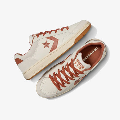 CONVERSE | PRO BLAZE CLASSIC LEATHER & SUEDE { BEIGE