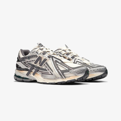 New Balance | 1906 { SILVER METALLIC