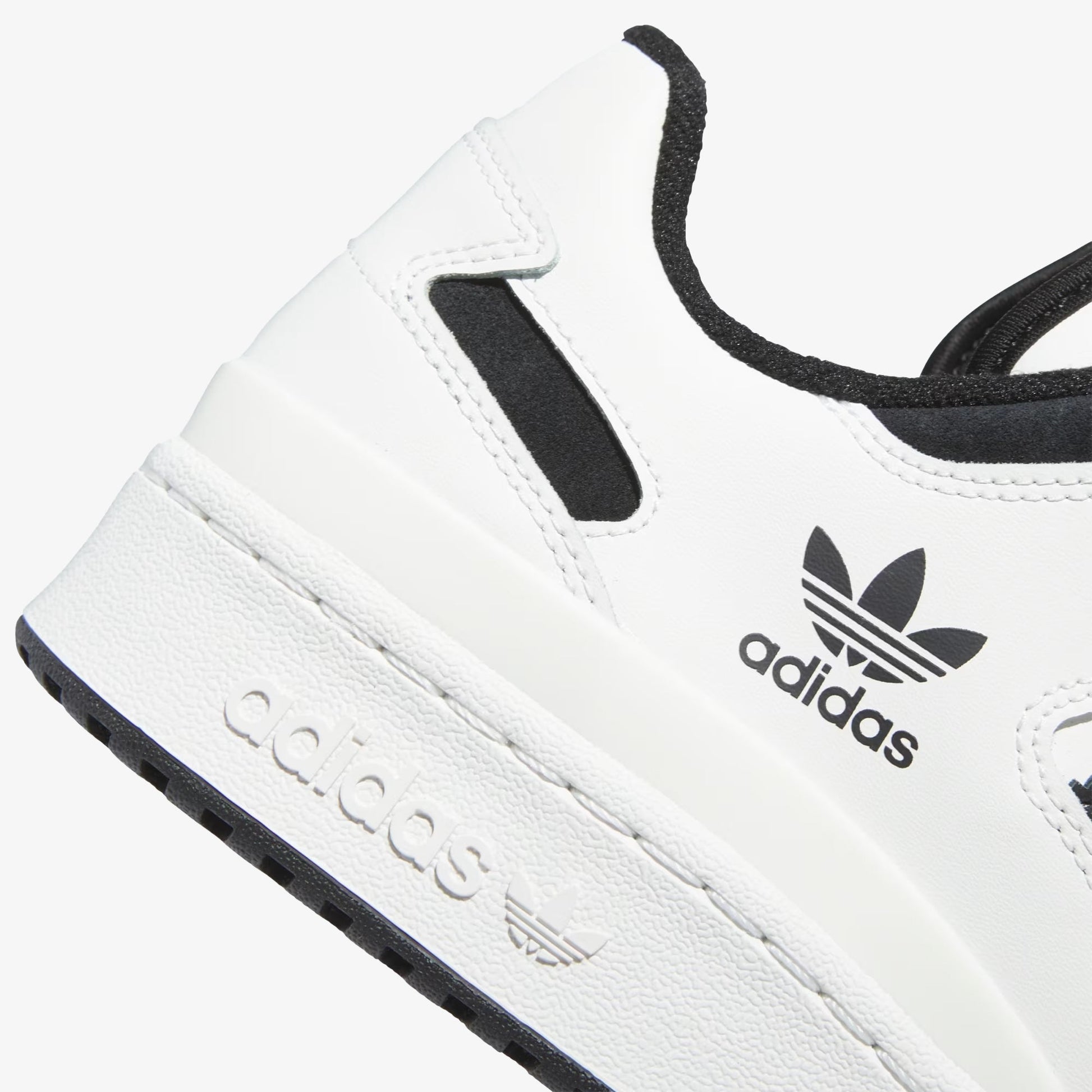 ADIDAS ORIGINALS | FORUM LOW CL { CORE WHITE/CORE BLACK