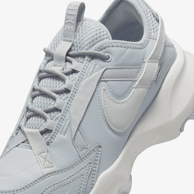 NIKE | TC 7900 { WOLF GREY/MTLC PLATINUM-PHOTON DUST