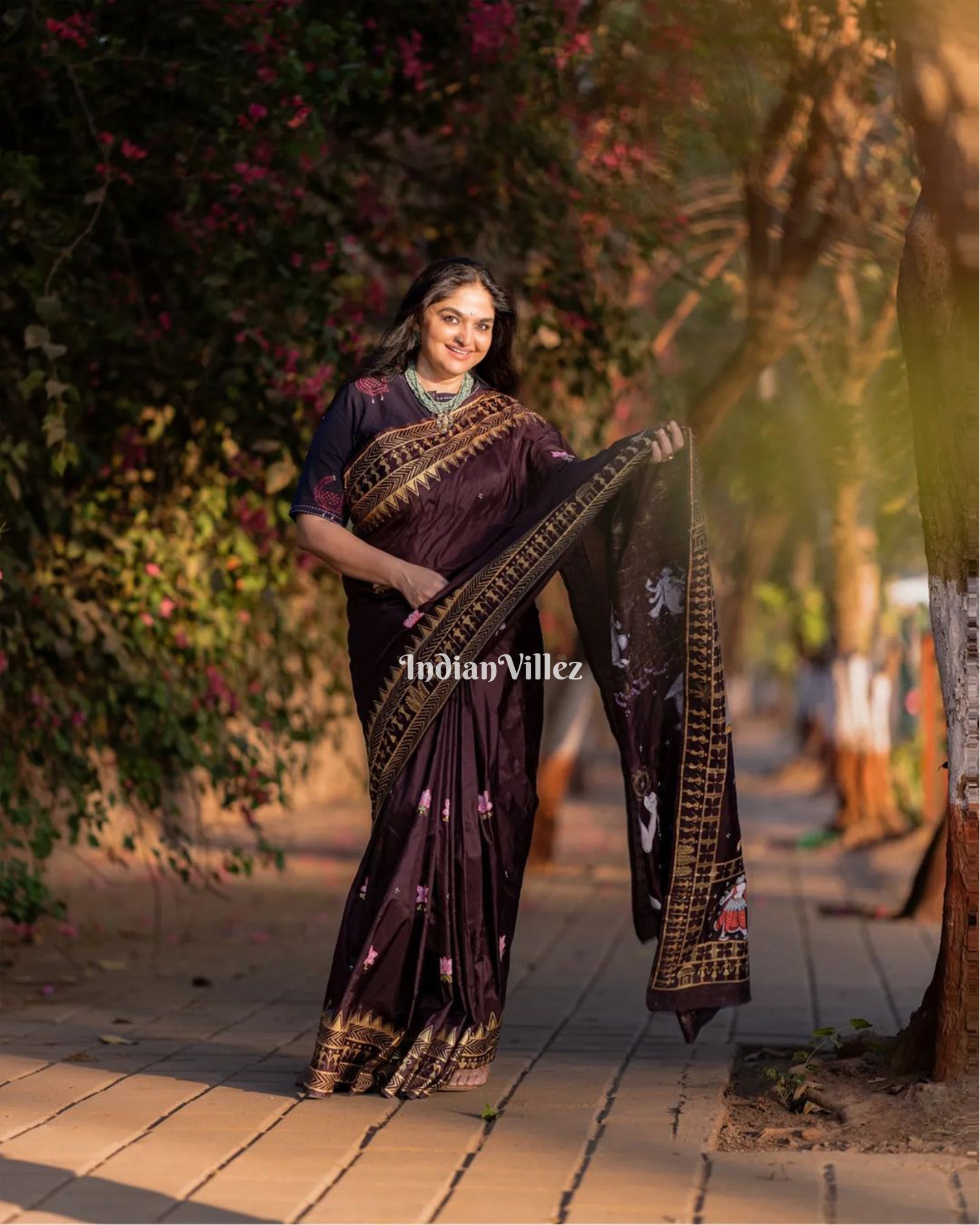 Arjuna Bows to Navagunjara Pure Hand-Painted Pattachitra Saree