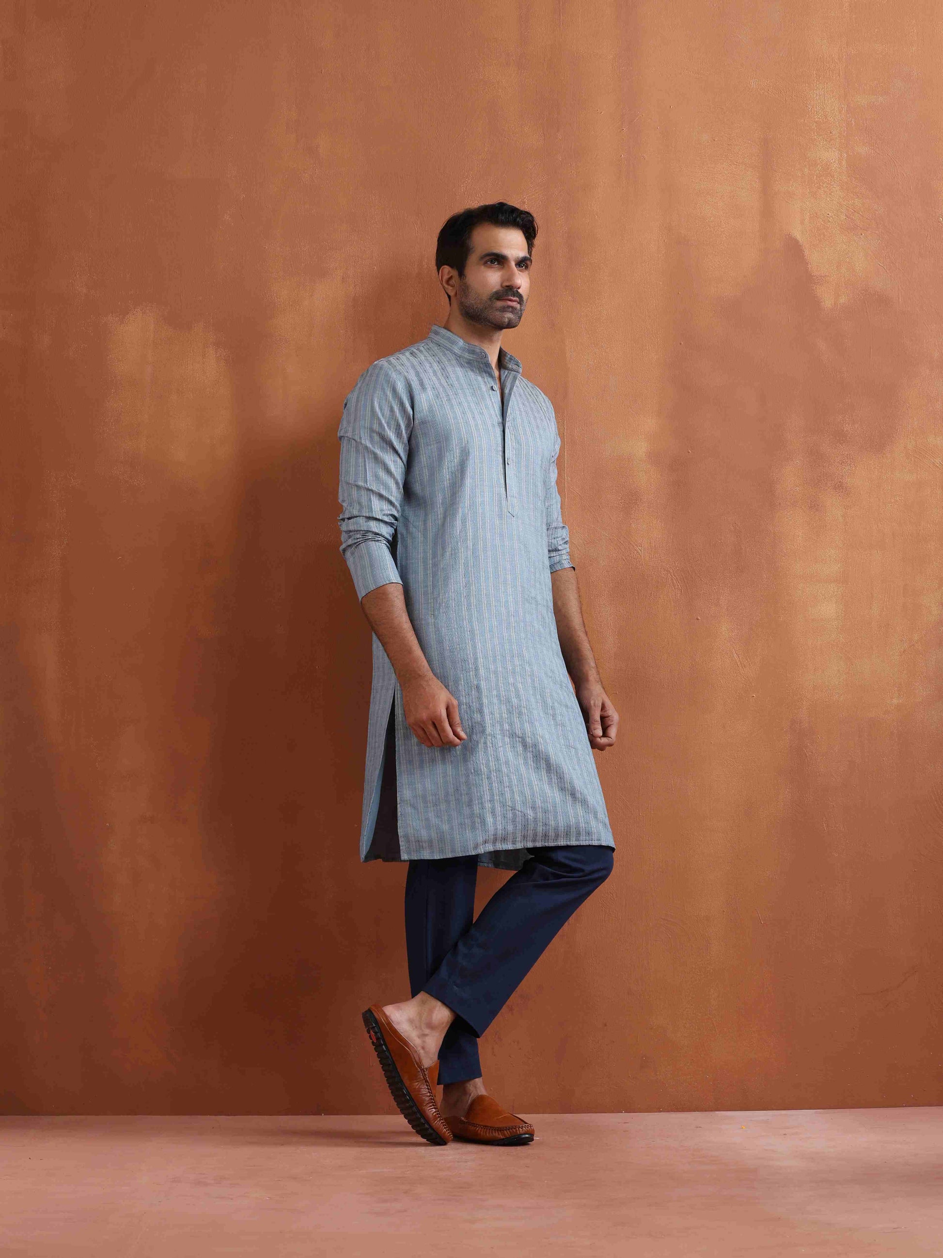 trueBrowns Men's Blue Chanderi Kurta