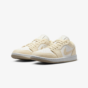 Jordan | AIR JORDAN 1 LOW SE  { TEAM GOLD/SAIL