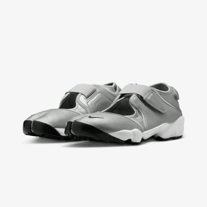 NIKE | AIR RIFT { METALLIC SILVER/SAIL-BLACK