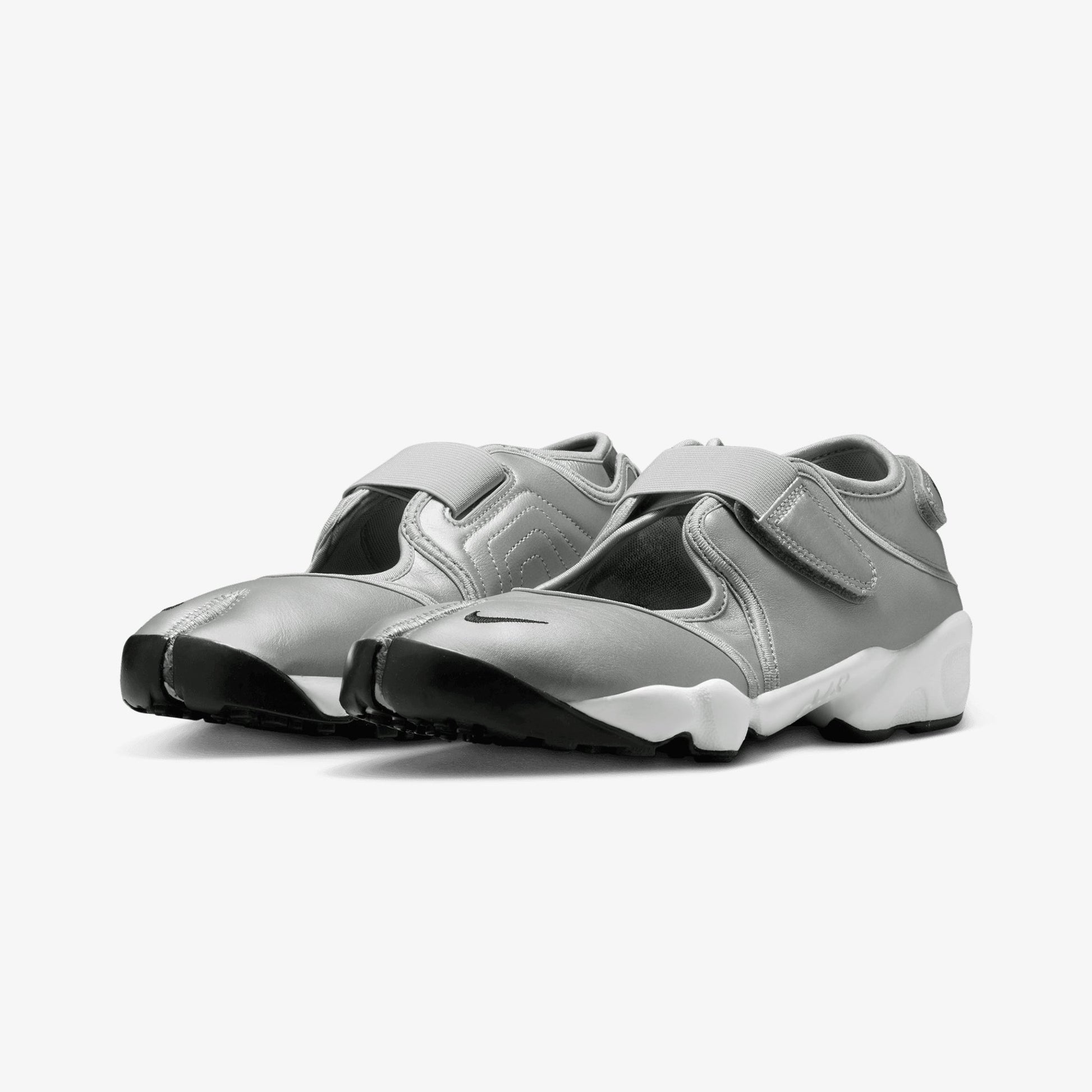 NIKE | AIR RIFT { METALLIC SILVER/SAIL-BLACK