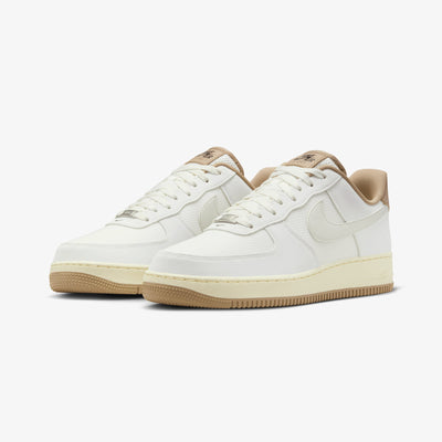 NIKE | AIR FORCE 1'07 LV8 { SUMMIT WHITE/SUMMIT WHITE-KHAKI
